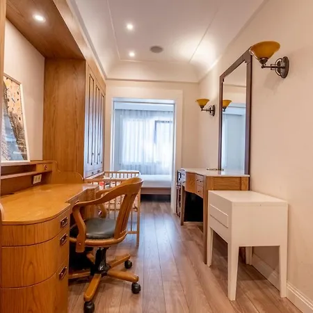 Modern Flat, 3br, 1ba *