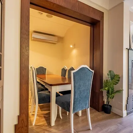 Modern Flat, 3br, 1ba *