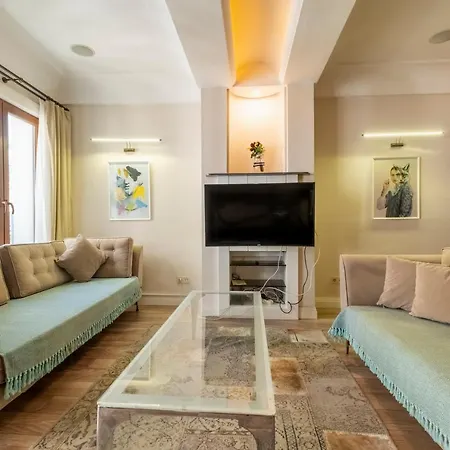 Modern Flat, 3br, 1ba *