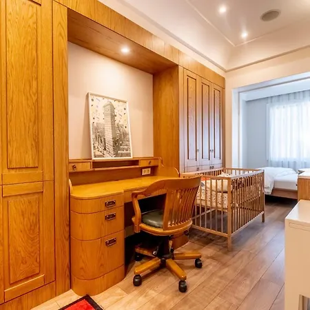 Modern Flat, 3br, 1ba *